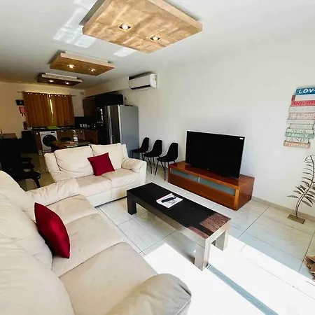 Duplex Whiskey 200m Away From The Sea And The Square Daire St. Paul's Bay