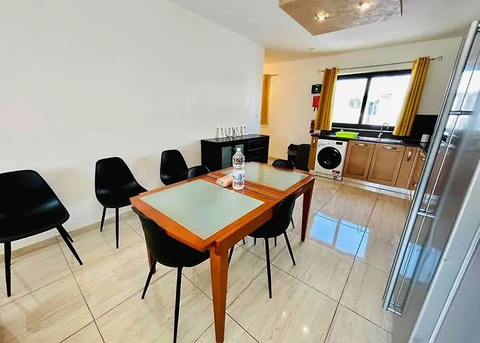 Duplex Whiskey 200m Away From The Sea And The Square St. Paul's Bay