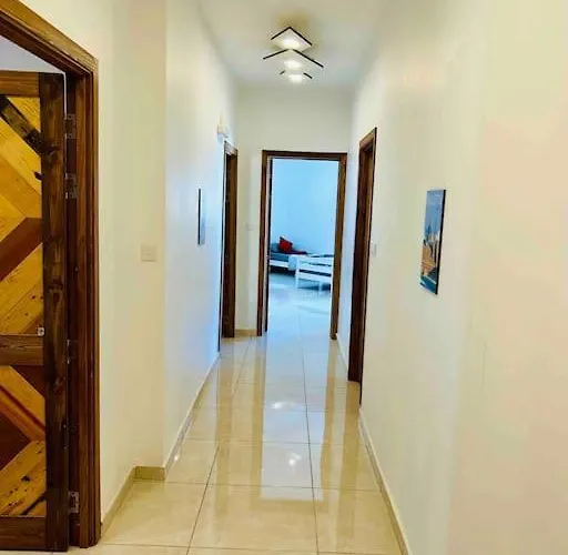 Duplex Whiskey 200m Away From The Sea And The Square * St. Paul's Bay