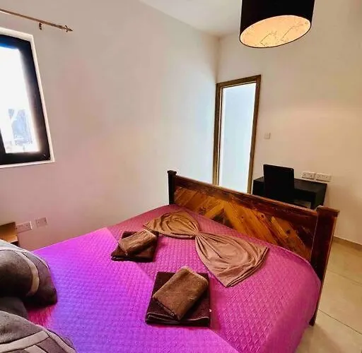 Apartment Duplex Whiskey 200m Away From The Sea And The Square St. Paul's Bay