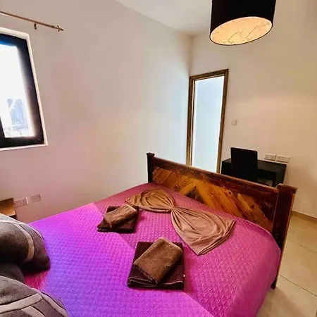 Appartamento Duplex Whiskey 200m Away From The Sea And The Square St. Paul's Bay